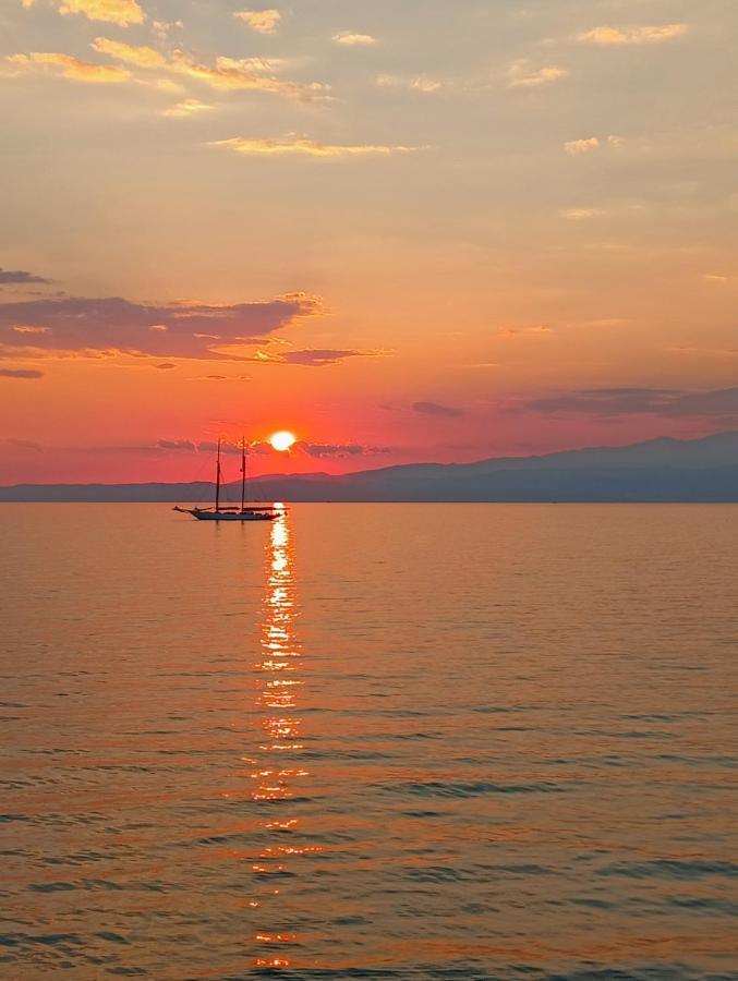 Golden Sunset Beach Apartment Skala Kallirachis Exterior photo